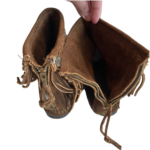 Minnetonka Dusty Brown Suede Hi Top Back Zip Fringe Ankle Booties - Picture 9 of 15